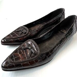 Stuart Weitzman pointy toe crocodile embossed patent leather flats with bow 5.5